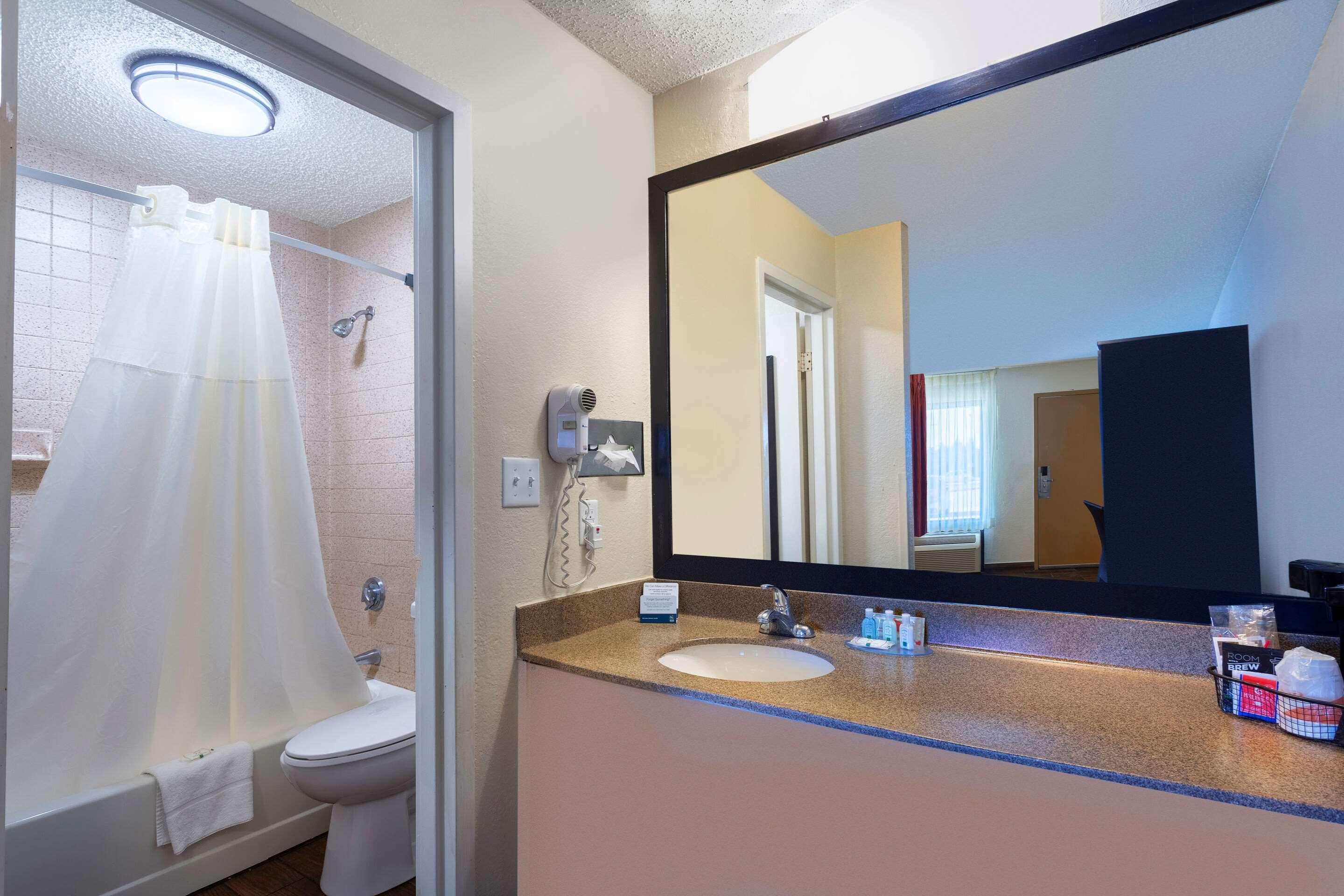 Quality Inn At Arlington Highlands Dış mekan fotoğraf