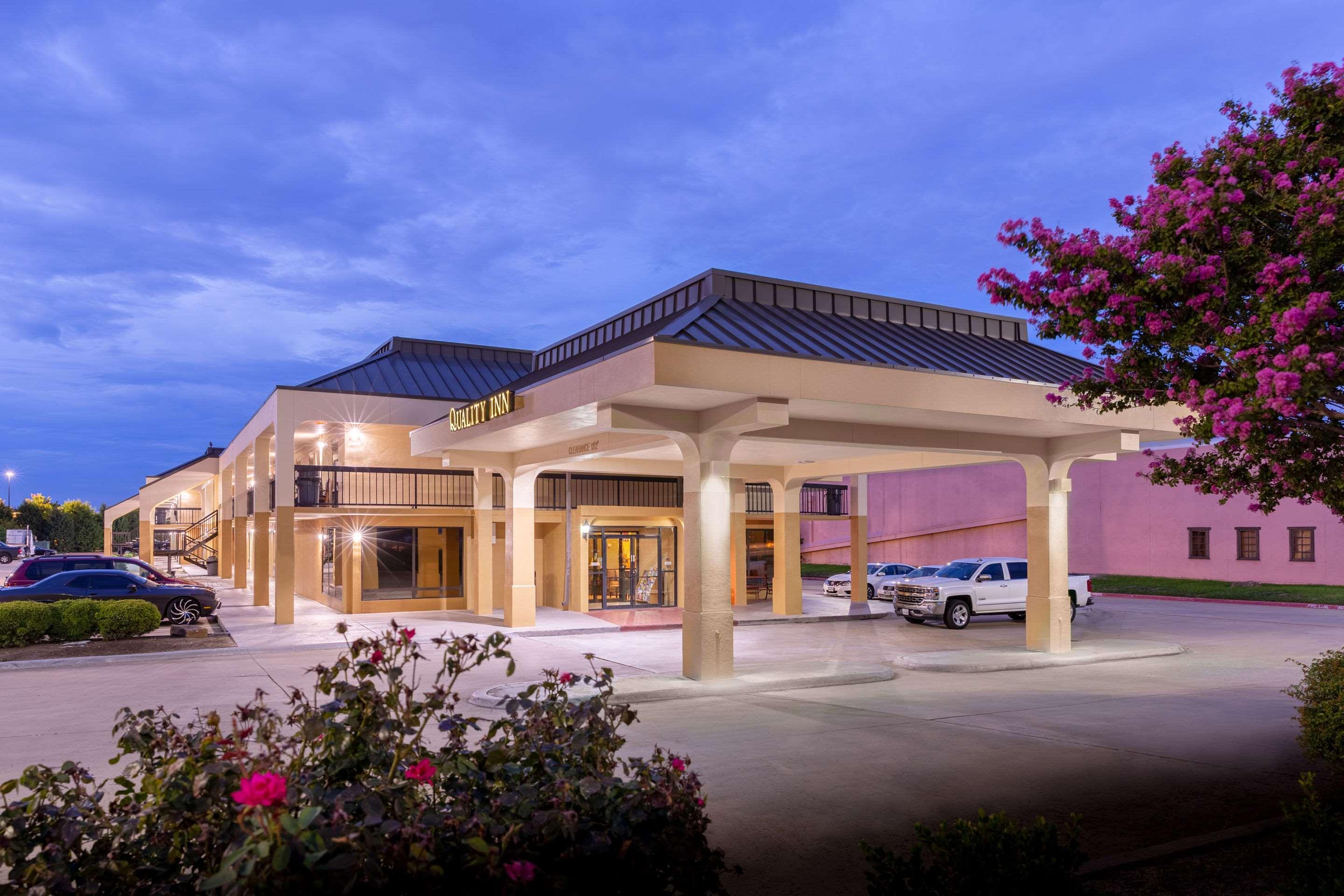 Quality Inn At Arlington Highlands Dış mekan fotoğraf