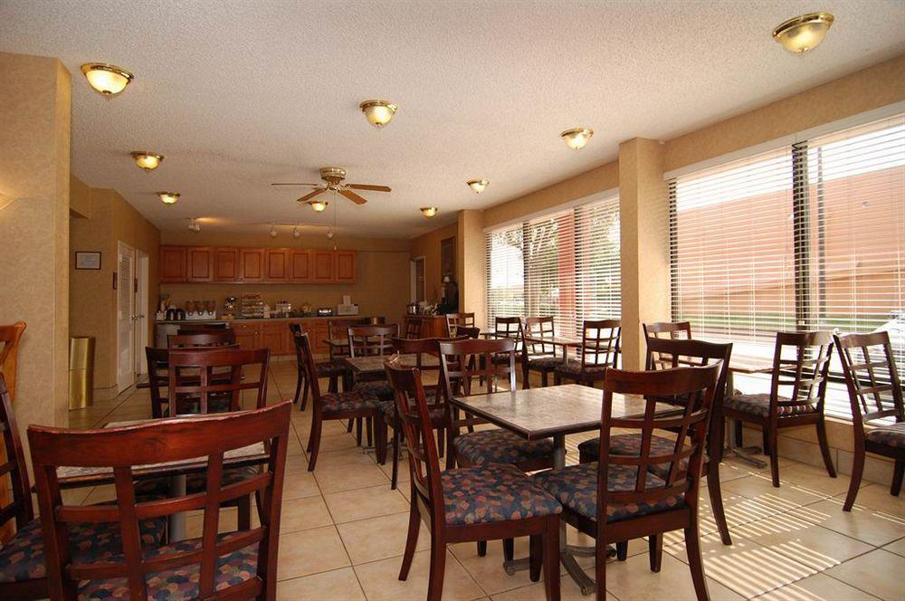 Quality Inn At Arlington Highlands Restoran fotoğraf